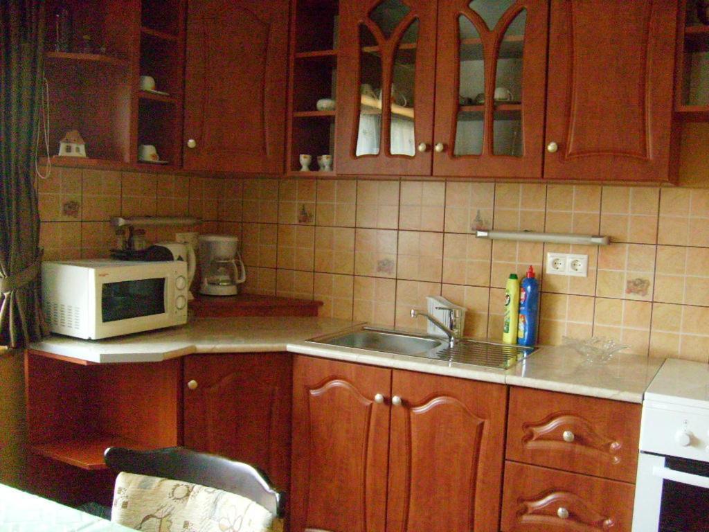 Andrea Vendeghaz Apartment Kehidakustány Room photo